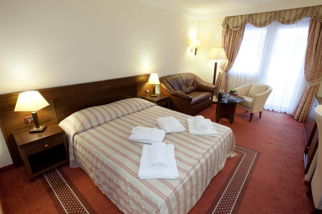 Family Hotel Pagus Pag Town Eksteriør bilde