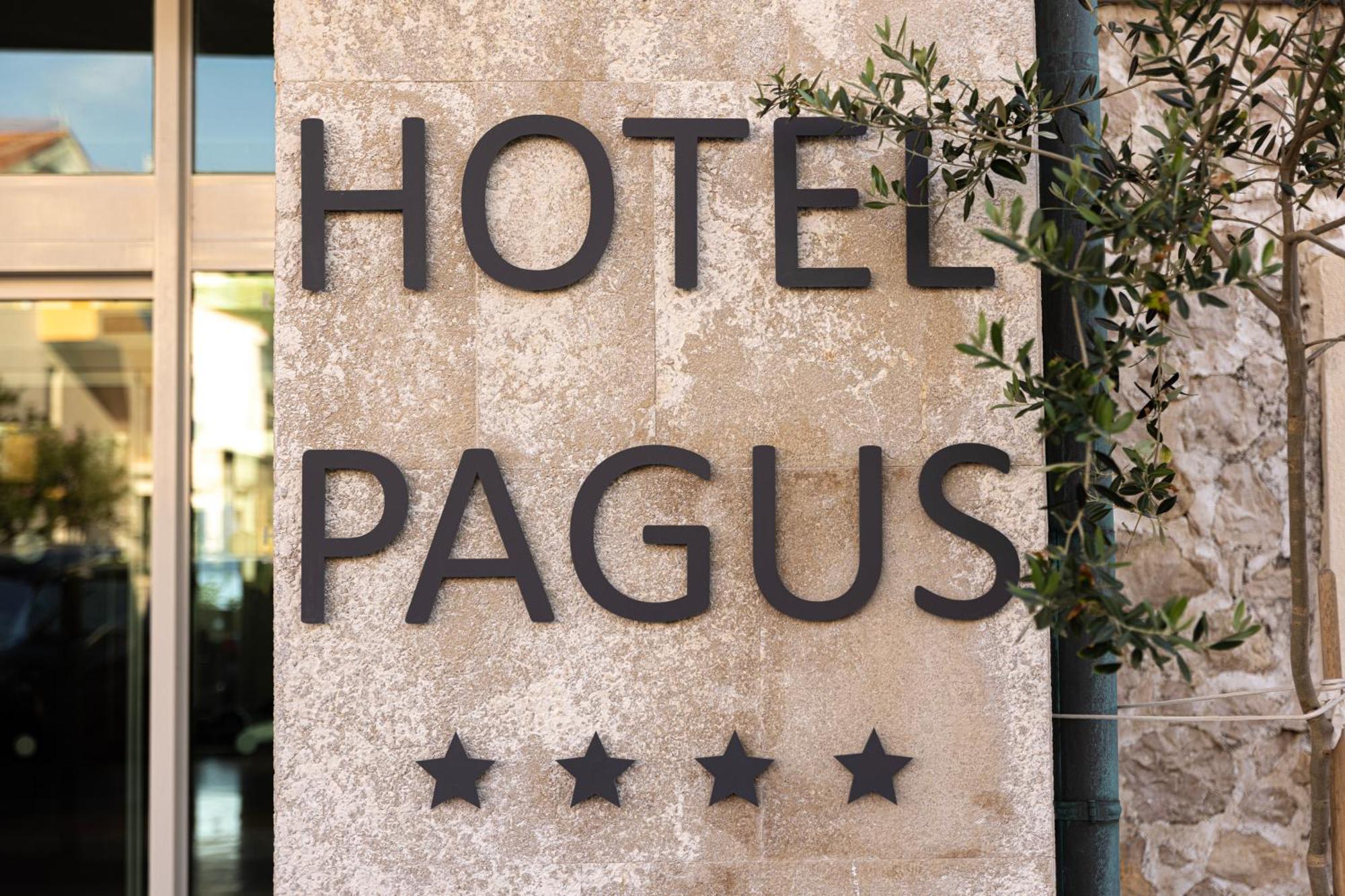 Family Hotel Pagus Pag Town Eksteriør bilde