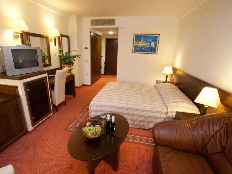 Family Hotel Pagus Pag Town Eksteriør bilde
