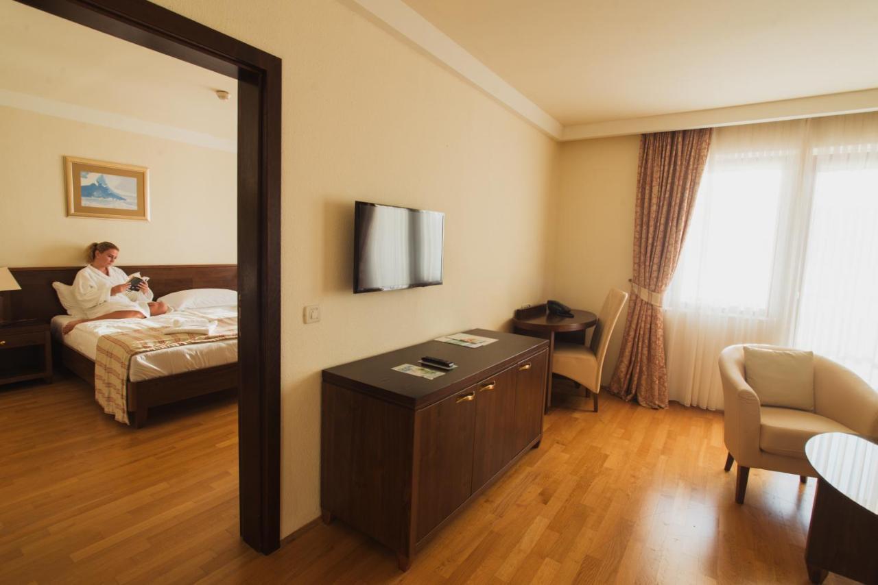 Family Hotel Pagus Pag Town Eksteriør bilde