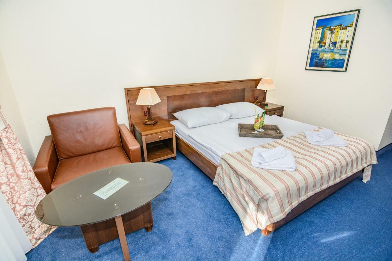 Family Hotel Pagus Pag Town Eksteriør bilde