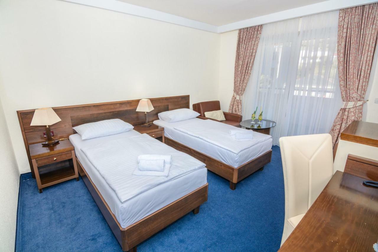 Family Hotel Pagus Pag Town Eksteriør bilde