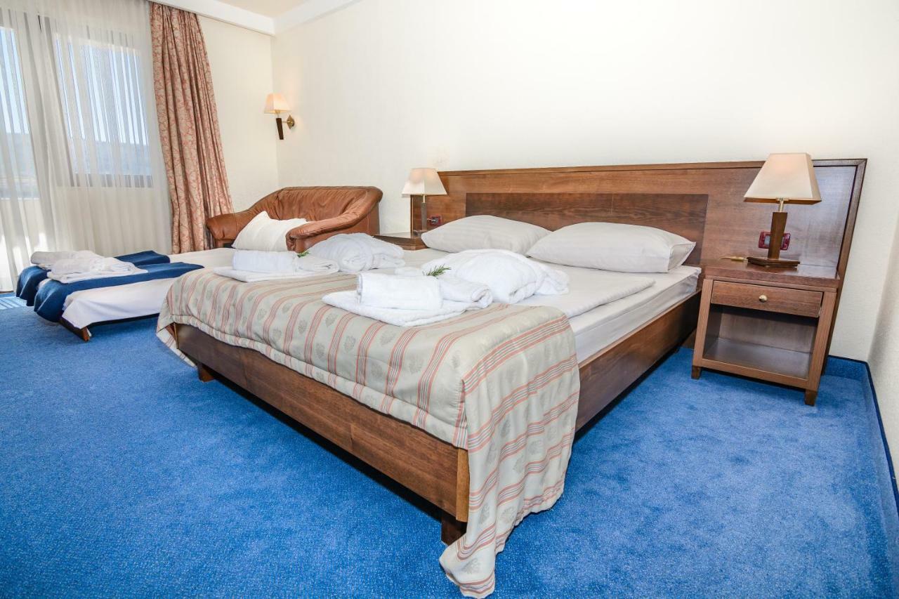 Family Hotel Pagus Pag Town Eksteriør bilde