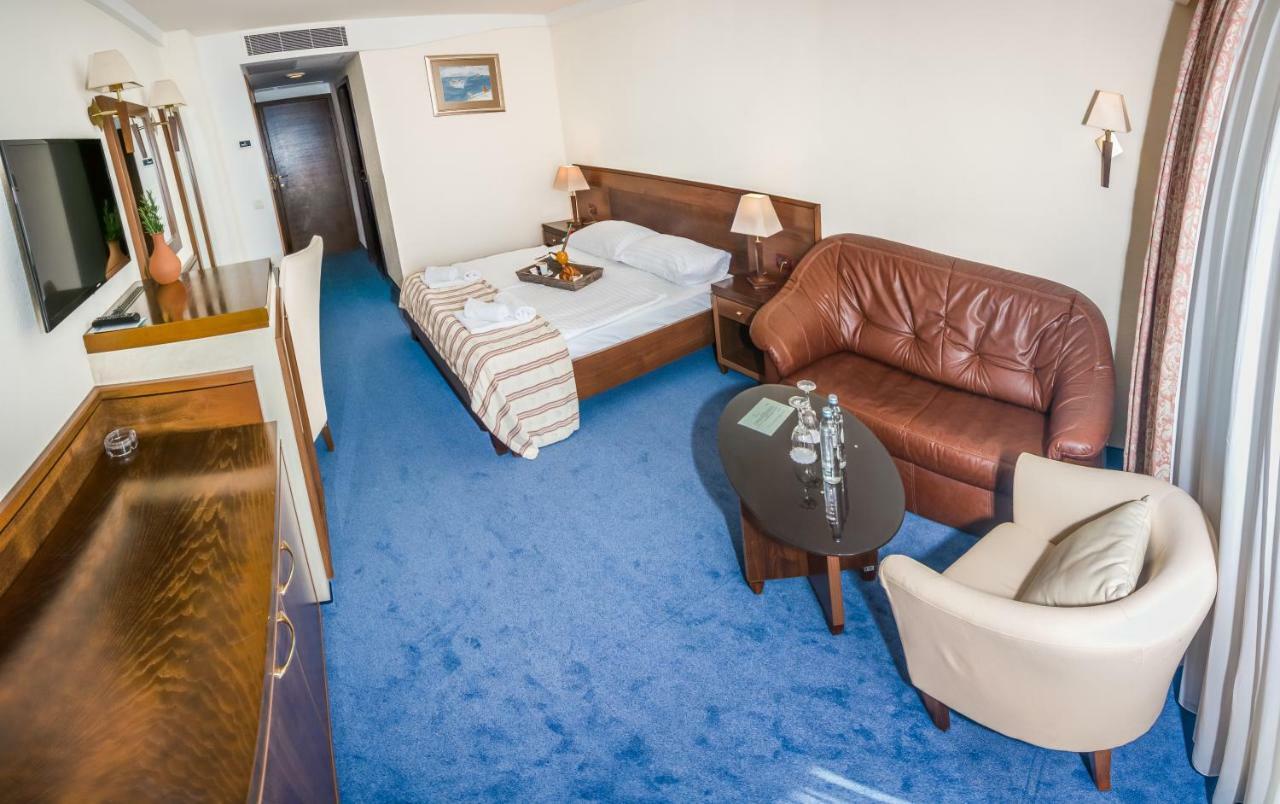 Family Hotel Pagus Pag Town Eksteriør bilde