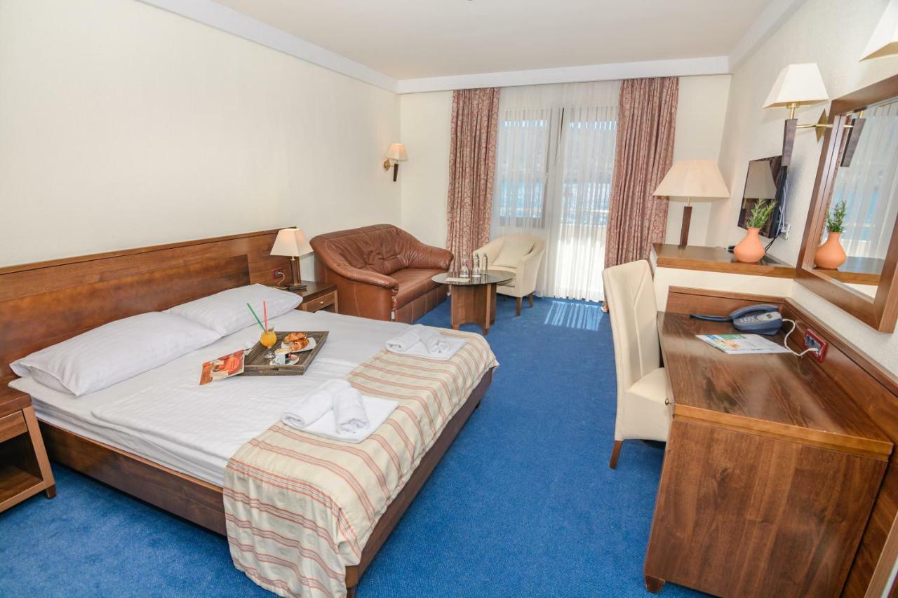 Family Hotel Pagus Pag Town Eksteriør bilde